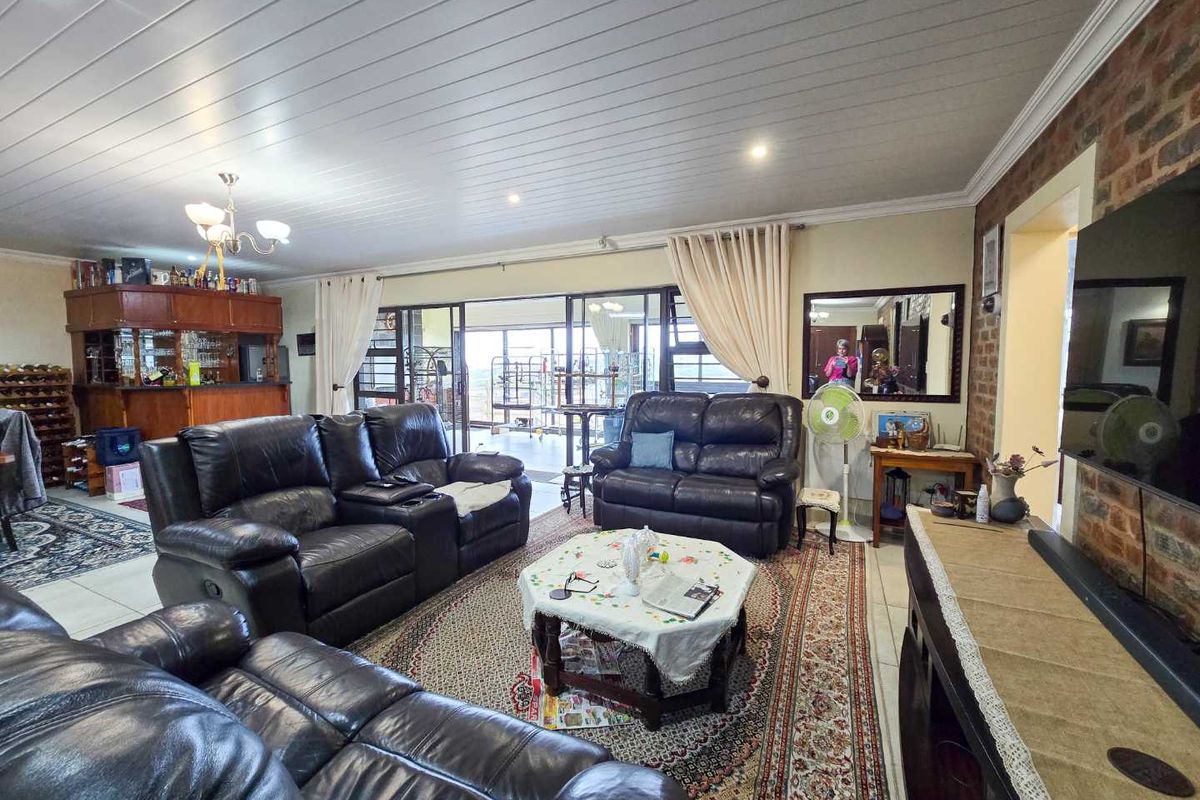Neat family home for sale in Stilbaai-Wes. - Photo 4