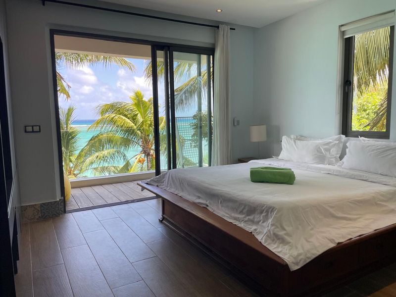 Azure Serenity: A Sanctuary Between Sea and Sky - Photo 7