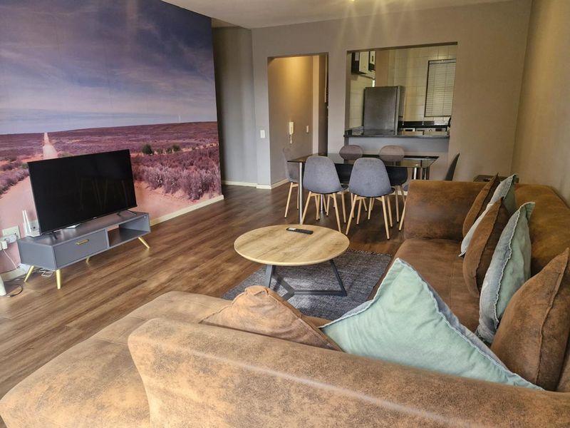 Immaculate top floor 3 bedroom apartment allows air bnb - Photo 1