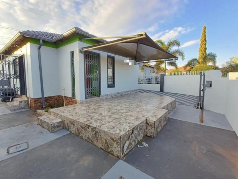 Three bedrooms house for sale in Atteridgeville - Photo 1