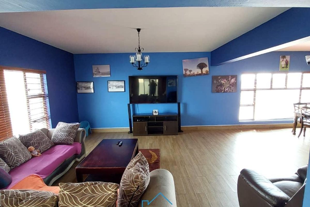 Spacious 4-Bedroom Family Home with Modern Comfort, Classic Charm & Prime Coastal Living. - Photo 5