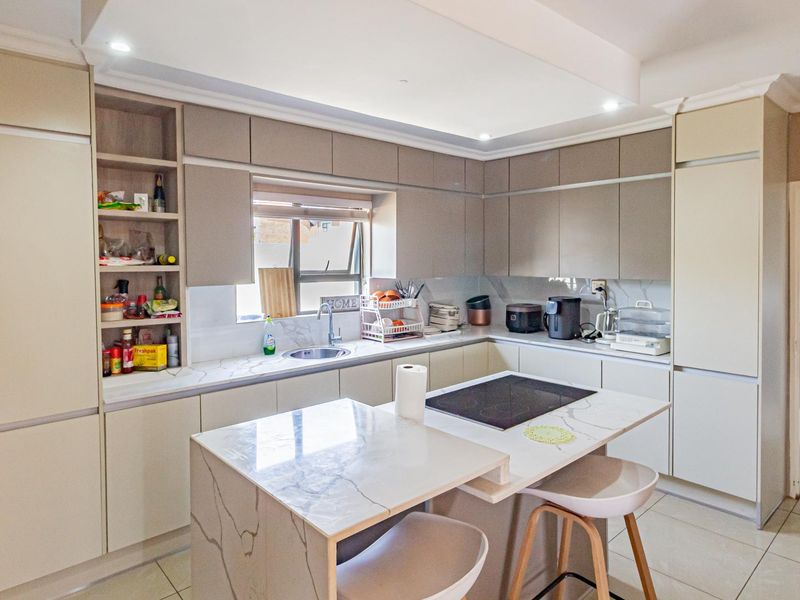 Luxury, Light & Space – Your Dream Home Awaits - Photo 7