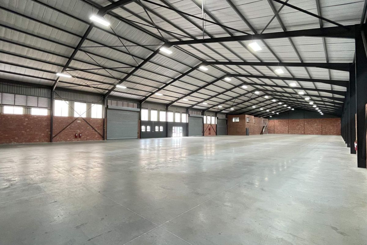 Warehouse in secure Business Park, available immediately! - Photo 3