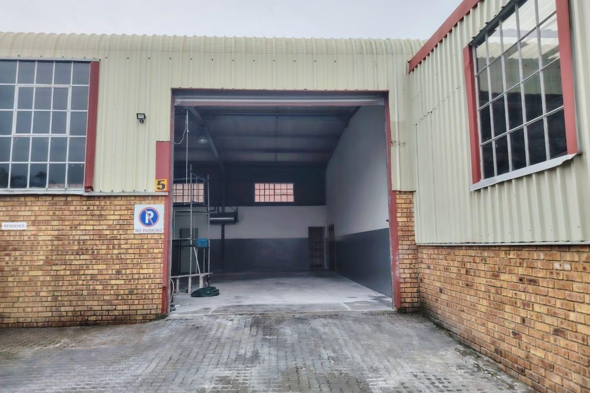Neat Newly painted 230m2 Factory to let - Photo 2