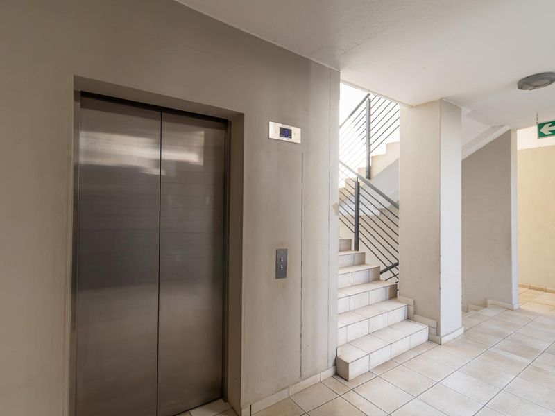 A MODERN APARTMENT AWAITS YOU - Photo 2