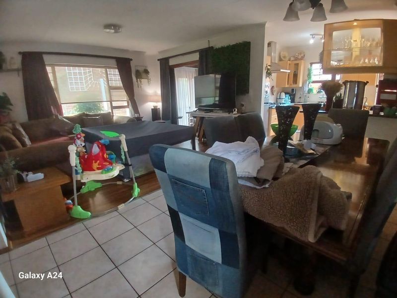 Spacious Home with Great Potential – Bishops Court, Van Riebeeck Park - Photo 7