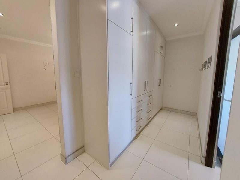 Family home with pool for rent - Photo 9