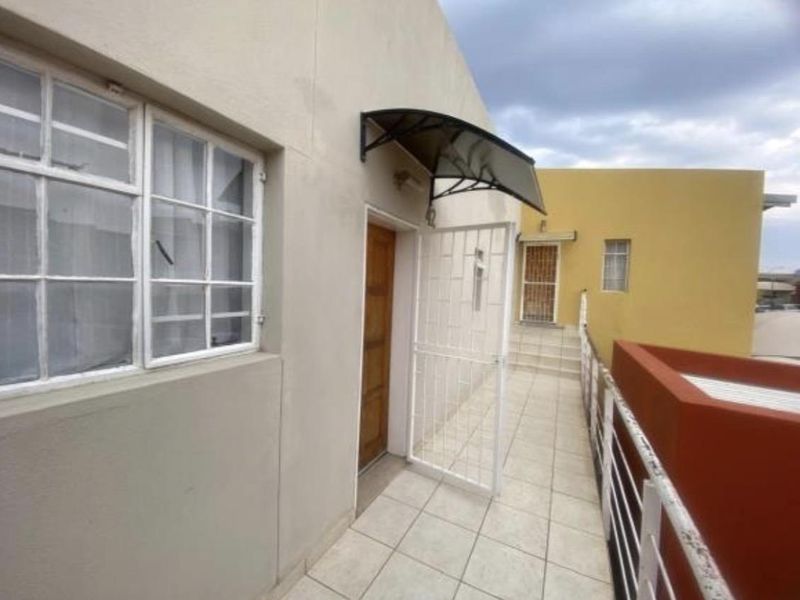 2 Bedroom lock up and go apartment - Photo 2