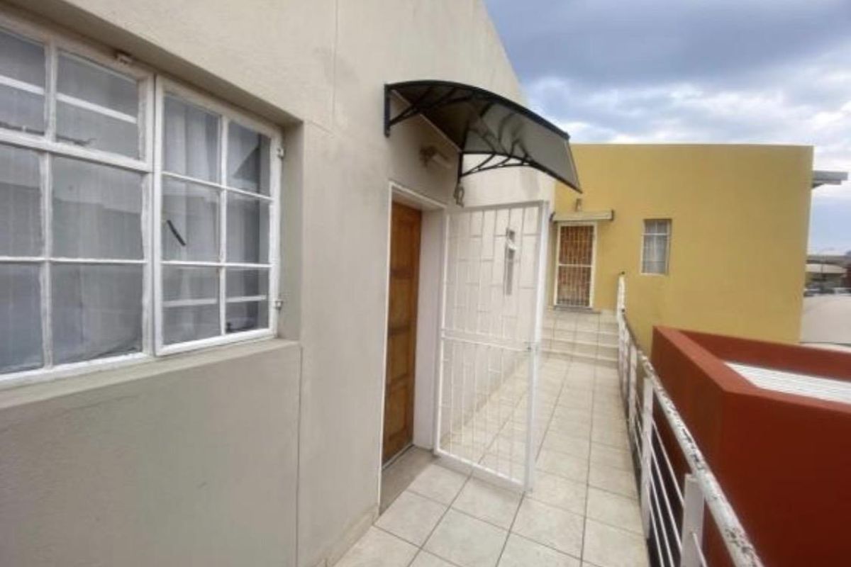 2 Bedroom lock up and go apartment - Photo 2