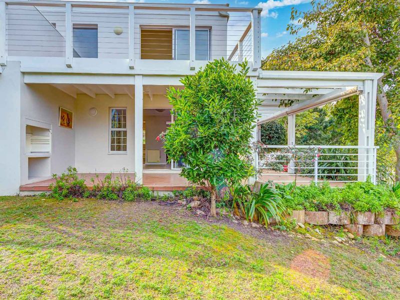 Charming two bedroom Townhouse with lagoon views in secure Knysna Estate - Photo 2