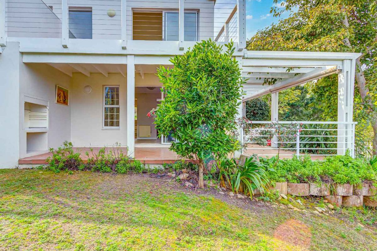 Charming two bedroom Townhouse with lagoon views in secure Knysna Estate - Photo 2