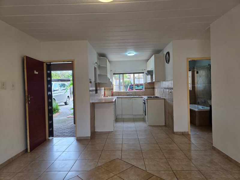 PET FRIENDLY GROUND FLOOR APARTMENT - Photo 10