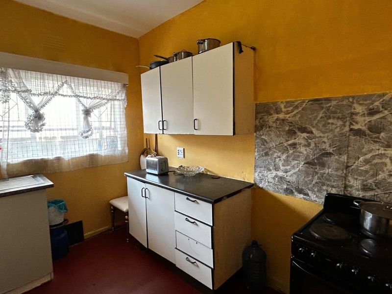 Spacious 1-Bedroom Apartment in Kempton Park CBD - Photo 2