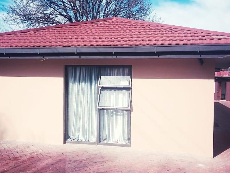 GUESTHOUSE PERFECT AREA.AFFORDABLE PRICE,GREAT INVESTMENT.GOOD PROVIT.CONSIDERABLE INCOME - Photo 3