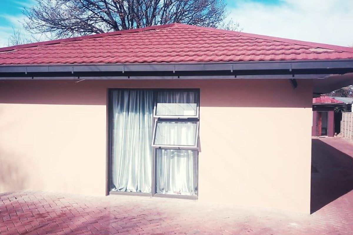 GUESTHOUSE PERFECT AREA.AFFORDABLE PRICE,GREAT INVESTMENT.GOOD PROVIT.CONSIDERABLE INCOME - Photo 3