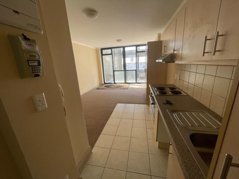 Unfurnished Studio, Wi fi included, pool & gym - Photo 3