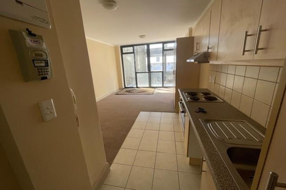 Unfurnished Studio, Wi fi included, pool & gym - Photo 3