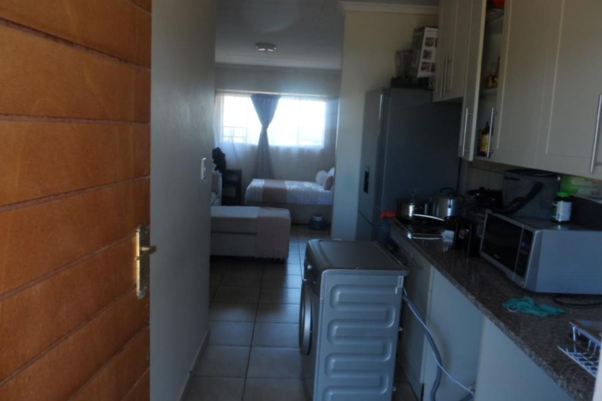 BACHELOR APARTMENT - Photo 4