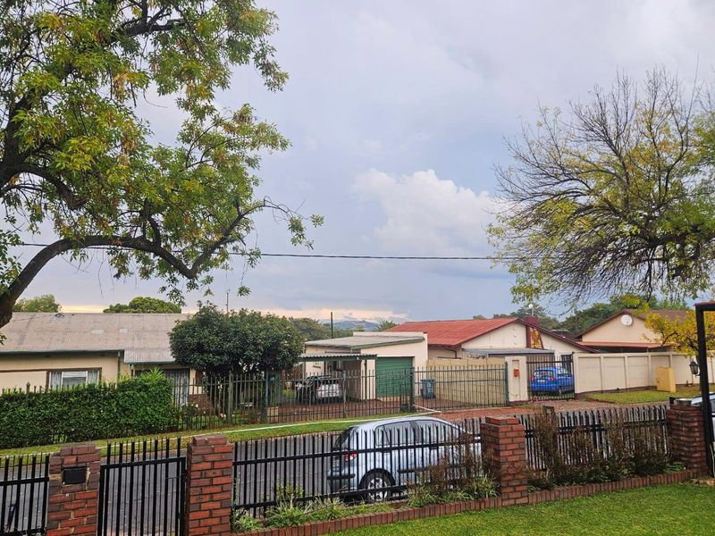 Spacious Family Haven with Flatlet, Skyline Views & No Loadshedding - Photo 5