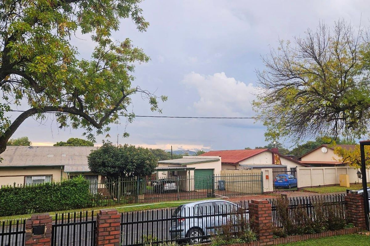 Spacious Family Haven with Flatlet, Skyline Views & No Loadshedding - Photo 5