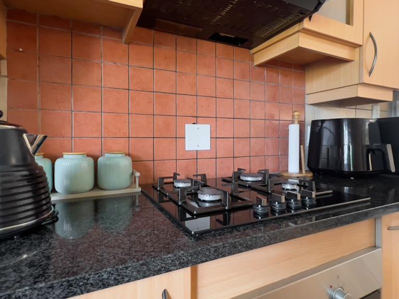 Gorgeous Townhouse in Midstream Estate - Photo 8