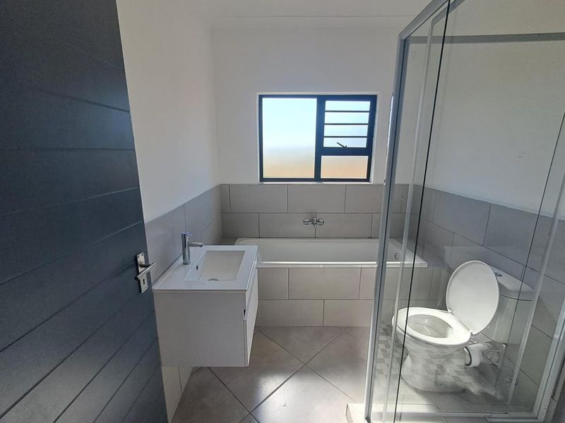 Modern Enclosed Estate Parkdene - Photo 3