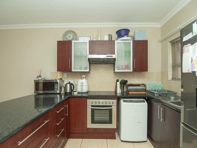 Comfortable Living - Photo 7