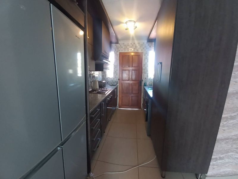 A MODERN HOUSE - Photo 4