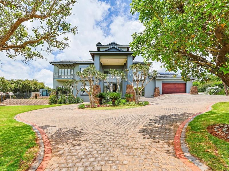 Spacious Family Home For Sale in Mooikloof - Pretoria - Photo 2