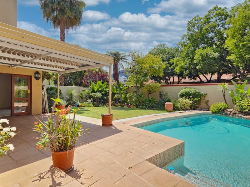 Sandton 3 bedroom Townhouse with Private Garden and Private Swimming Pool - Photo 3
