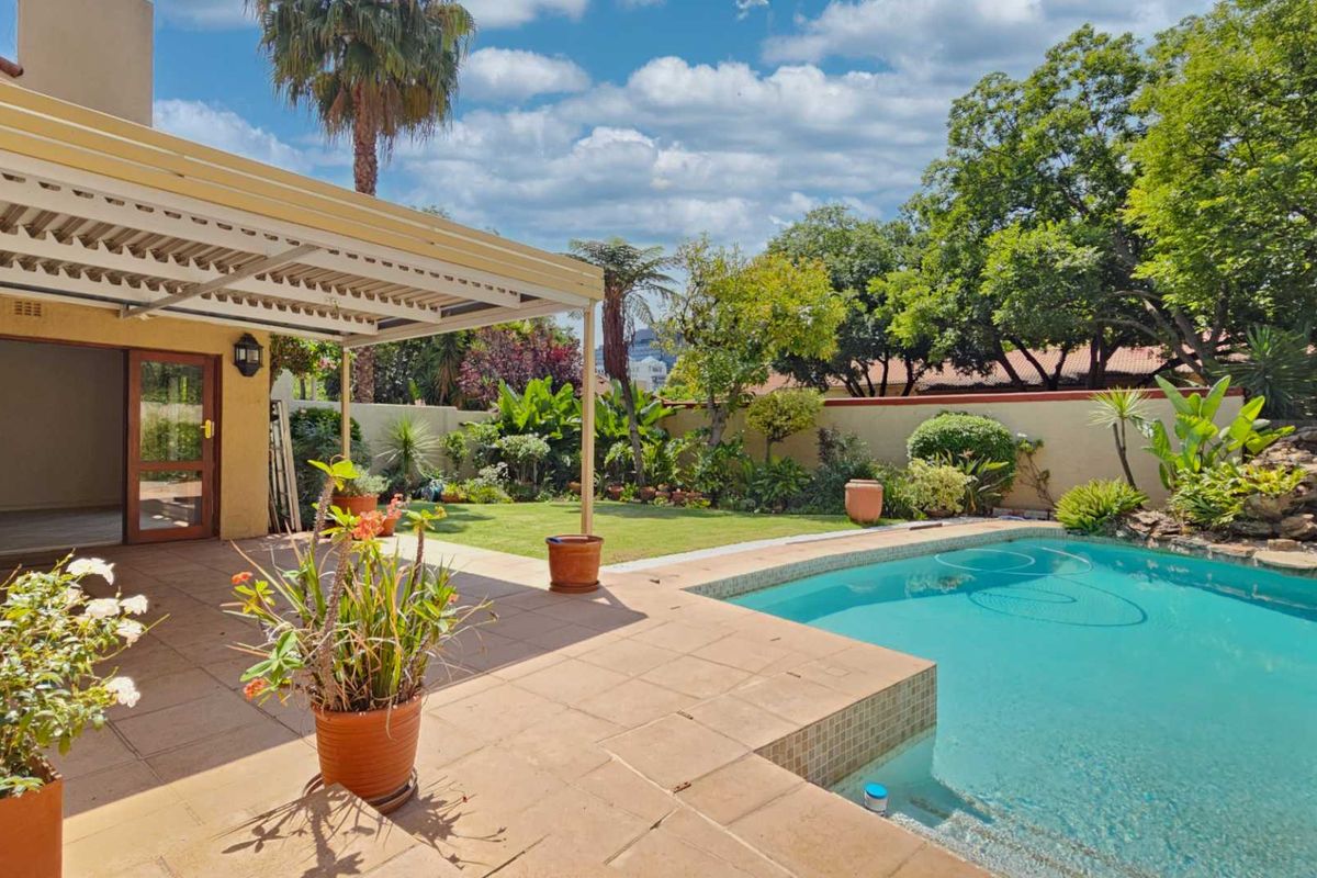 Sandton 3 bedroom Townhouse with Private Garden and Private Swimming Pool - Photo 3