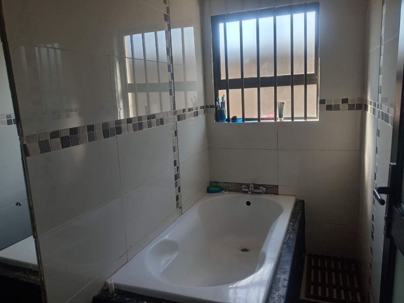 COTTAGE TO RENT IN KLIPPOORTJE,GERMISTON - Photo 9