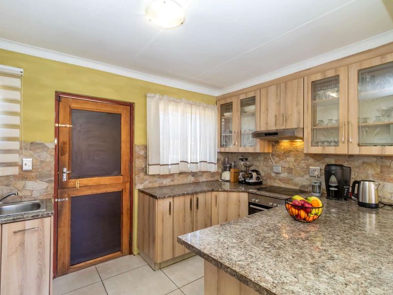 3 Bedroom, 2 bathroom House for Sale in Cosmo City - Photo 5