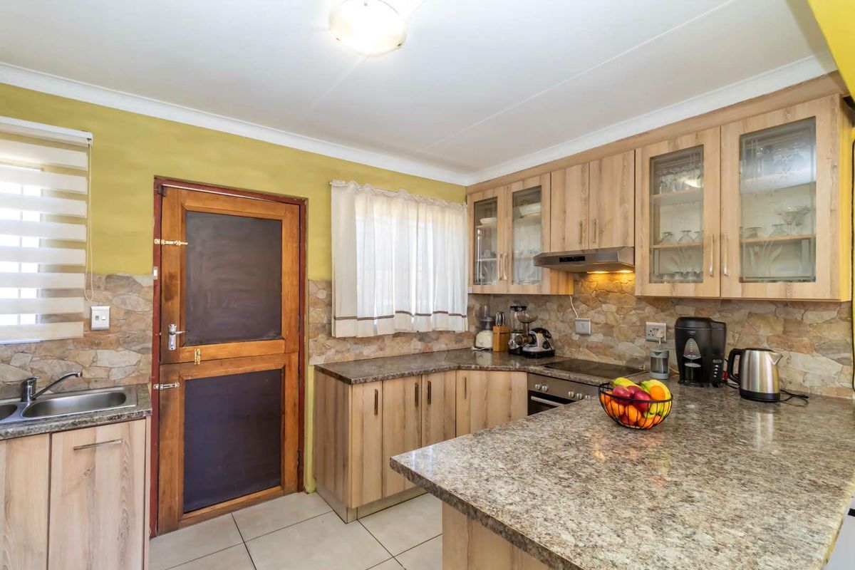 3 Bedroom, 2 bathroom House for Sale in Cosmo City - Photo 5