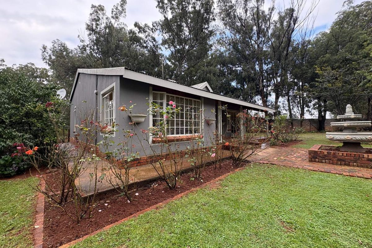 Charming 2-Bedroom Home with Spacious Yard in Henley on Klip - Photo 3