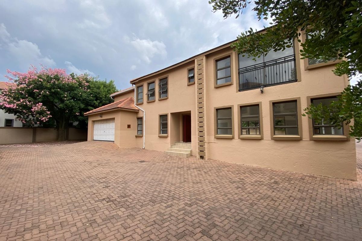 5 Bedroom  Townhouse for sale In Kosmosda - Photo 4