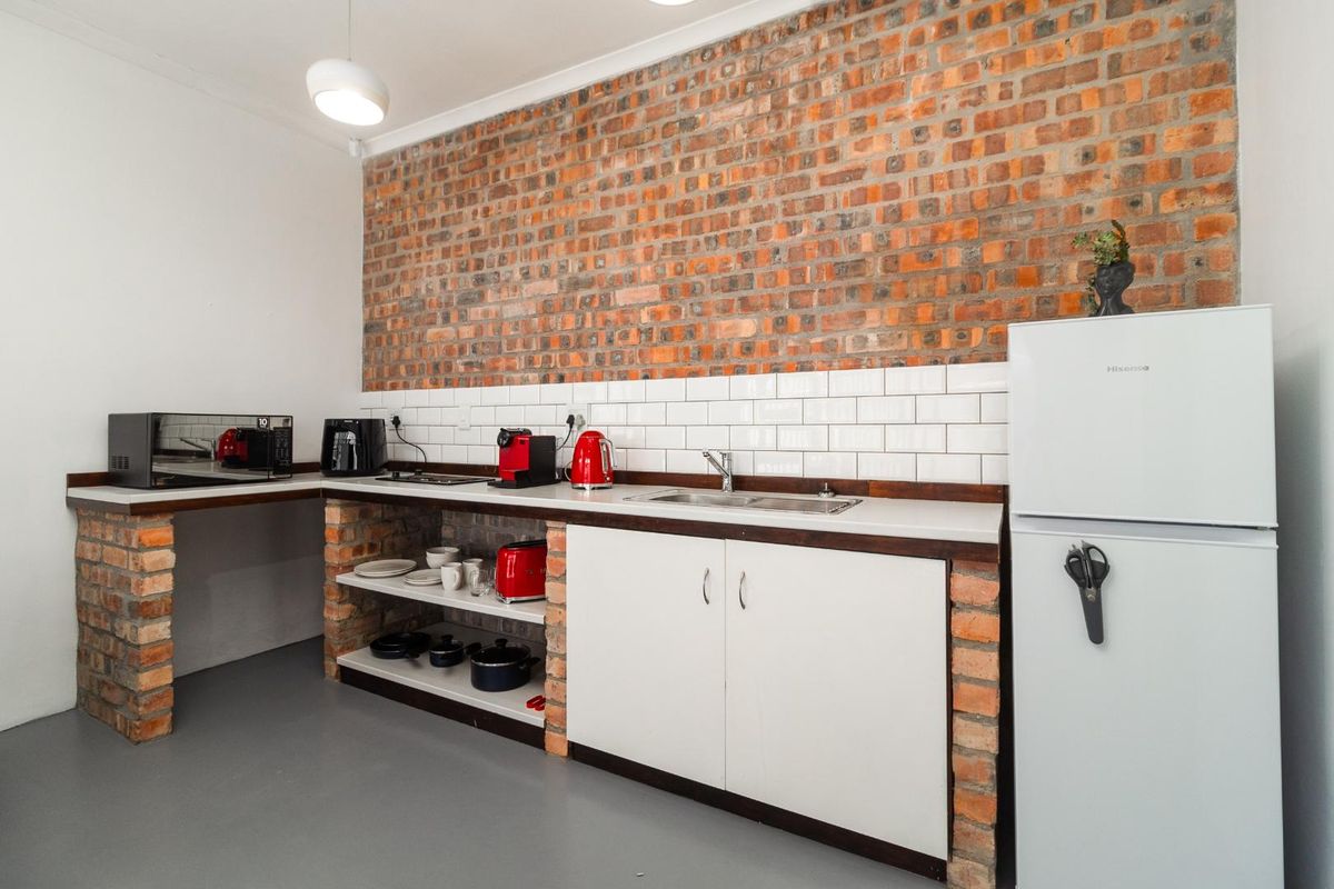 Furnished 6 months based 1 bedroom garden flatlet - Photo 2