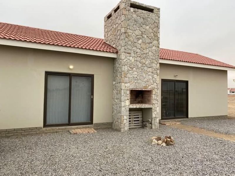 🏡 1-Bedroom House for Sale – Heritage Hill, Swakopmund  Asking Price: N$ 1,350,000 (excl. costs)   Location: Heritage Hill, approx. 9 km from Swakopmund CBD - Photo 3