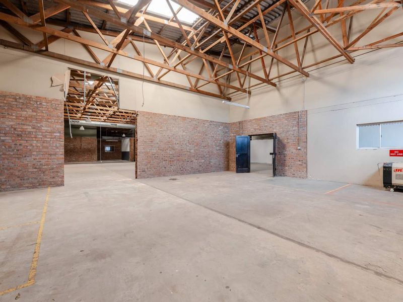 CALLING ALL INVESTORS – LARGE COMMERCIAL BUILDING FOR SALE IN GEORGE INDUSTRIA - Photo 10