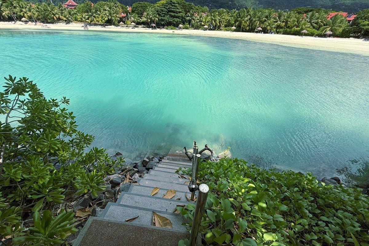Beach or pool? It's tougher than you think. - Photo 4