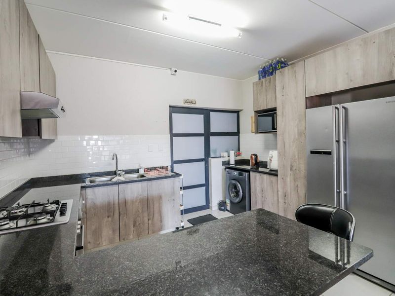 Ground Floor Unit in Royce Heights - Photo 8