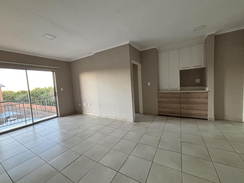 Modern apartment in a secure complex. - Photo 3