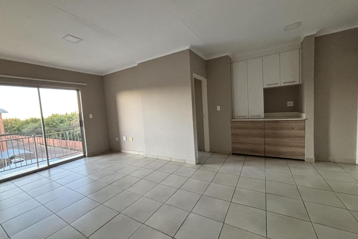 Modern apartment in a secure complex. - Photo 3