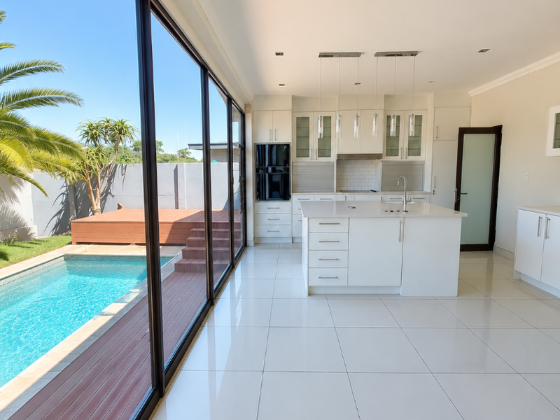 Family home with pool for rent - Photo 1