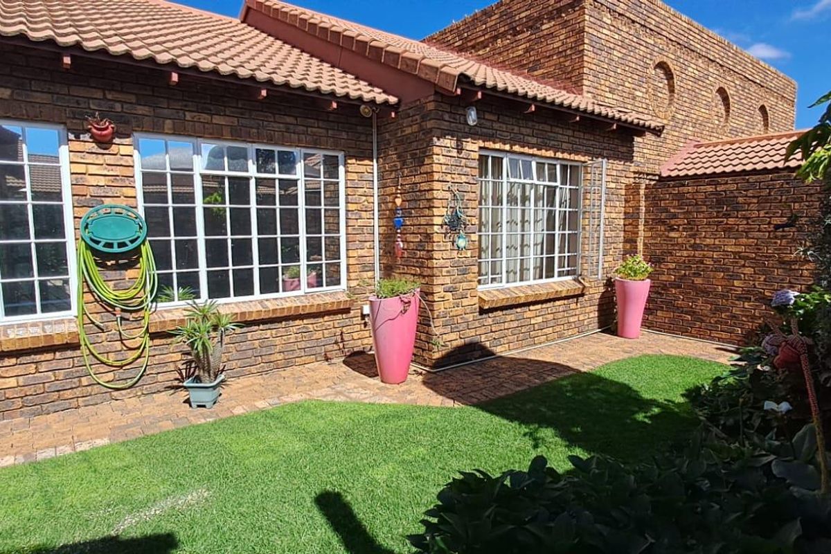3 Bedroom Pet Friendly Cluster Available In Brackendowns - Photo 2