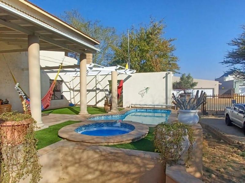 Suiderhof - Bordering Olympia - N$7 980 000 - Photo 2