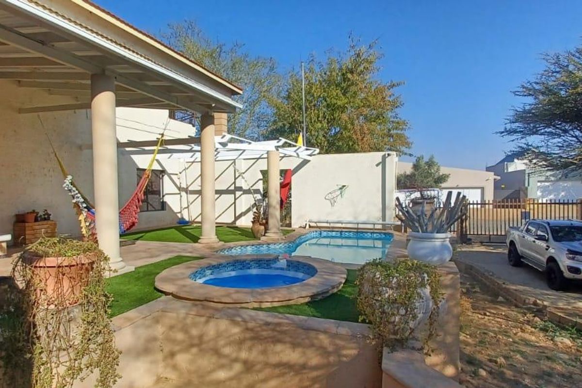 Suiderhof - Bordering Olympia - N$7 980 000 - Photo 2