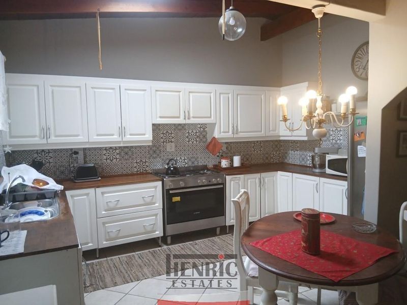 1 x Large house or 2 x smaller houses?    That is the question! - Photo 8