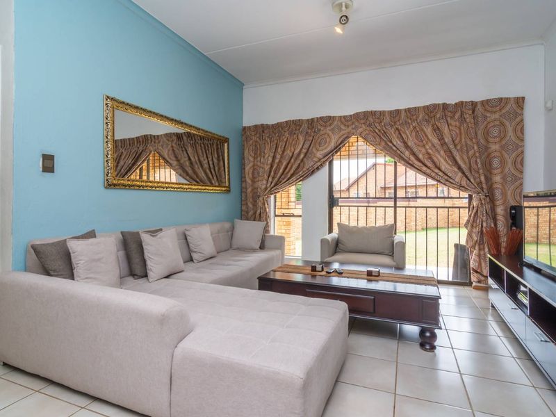 Where Contemporary Design Meets Every day Ease - Photo 8