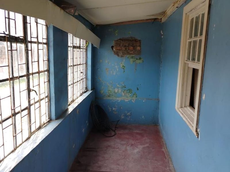 Fixer-upper with potential - Photo 3